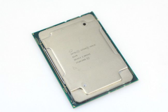 Xeon gold 6140. Intel Xeon Gold. Серверный процессор Intel Xeon Gold 6230r oemсерверный процессор Intel Xeon Gold 6230r OEM. Серверный процессор Intel Xeon Gold 6230r OEM внутреннее устройство. Расшифровка процессор Intel Xeon Gold 6140, sr3ax.