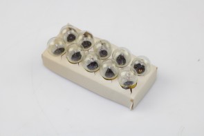 Lot of 30 Miniature Light Bulb ML 81 12V